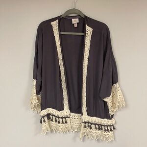 Knox Rose  Super Cute kimono / wrap,, muted lavender with lace trim, M